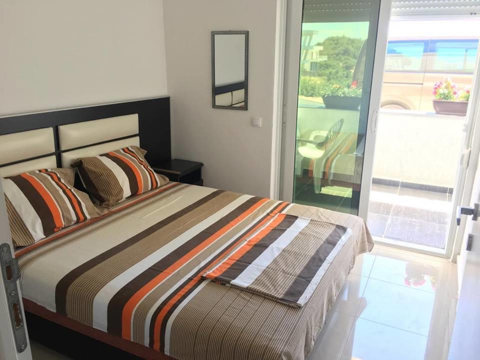 Apartmani Dini Ulcinj Exterior photo